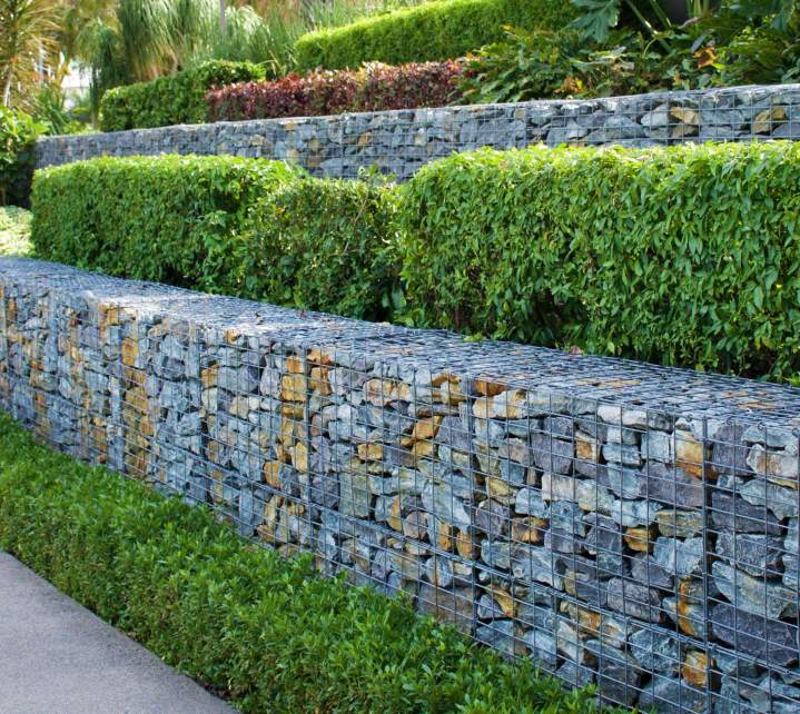 Réalisation d'enrochements paysagers et de soutènement